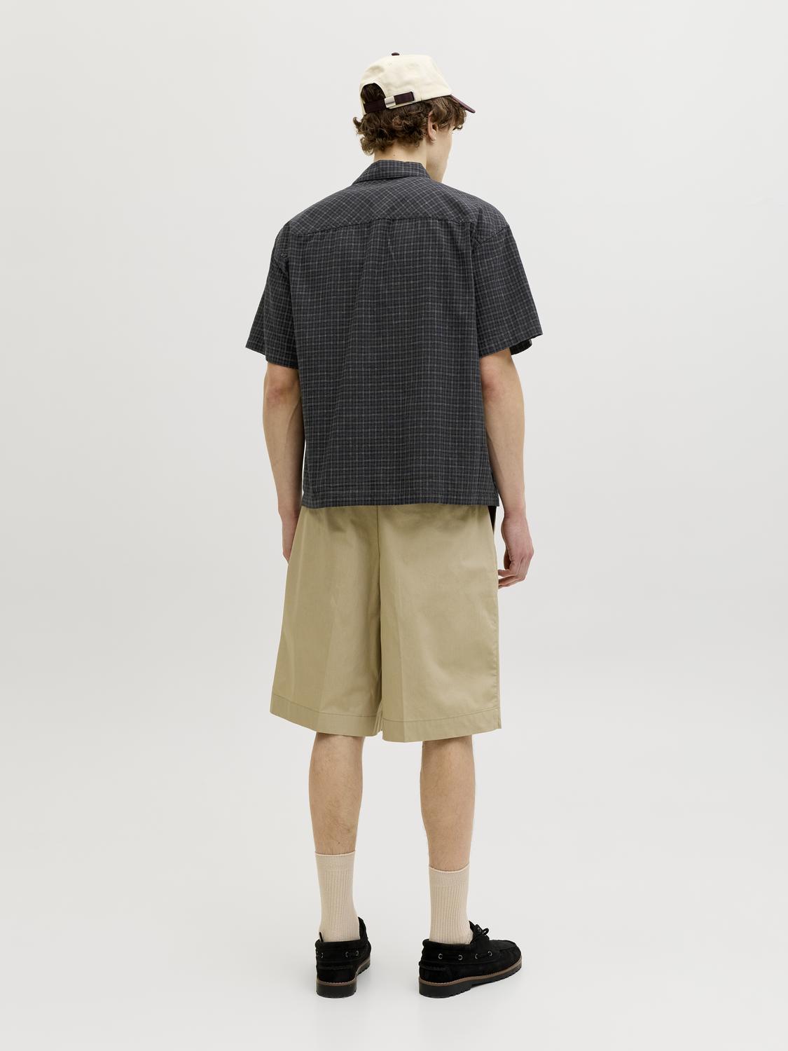 model_shot-back